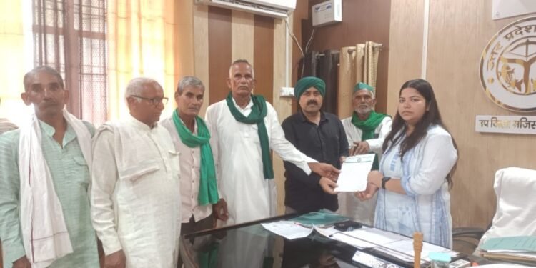 करहल तहसील मुख्यालय पर भाकियू(महात्मा टिकैत) के पदाधिकारी ने उप जिलाधिकारी को सोपा ज्ञापन…