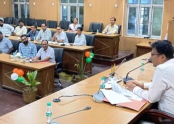 नो हेलमेट-नो फ्यूल का सभी पेट्रोल पंप संचालक कड़ाई से पालन सुनिश्चित करें-जिलाधिकारी अंजनी कुमार सिंह…