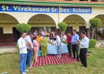 करहल संत विवेकानंद सीनियर सेकेंडरी स्कूल में शिक्षक दिवस धूमधाम से मनाया गया….