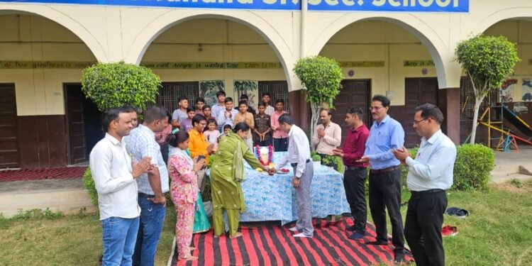 करहल संत विवेकानंद सीनियर सेकेंडरी स्कूल में शिक्षक दिवस धूमधाम से मनाया गया….