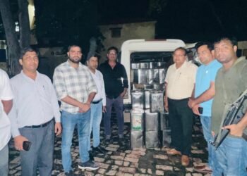 मैनपुरी नकली देसी घी तस्करी का भंडाफोड़ भारी संख्या में घी बरामद….