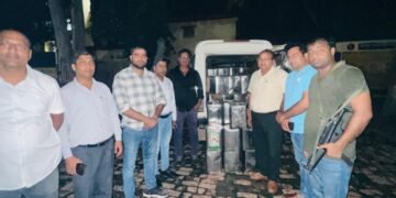 मैनपुरी नकली देसी घी तस्करी का भंडाफोड़ भारी संख्या में घी बरामद….