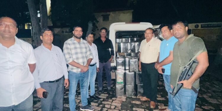 मैनपुरी नकली देसी घी तस्करी का भंडाफोड़ भारी संख्या में घी बरामद….