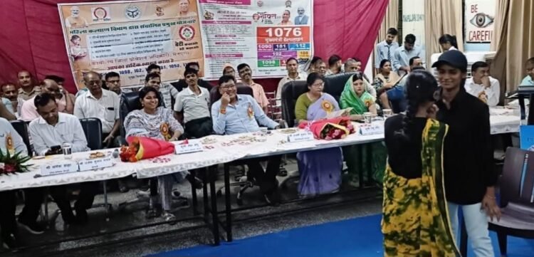 मैनपुरी मिशन शक्ति-5.0 के अंतर्गत आयोजित महिला जागरूकता कार्यक्रम को विद्यालयों की छात्राओं ने कन्या भ्रुण हत्या पर आधारित नुक्कड़ नाटक की प्रस्तुति दी…