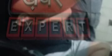 मैनपुरी सरकारी अस्पताल कुरावली में लापरवाही का मामला  चिकित्सक ने अंडरवियर में किया इलाज,डॉक्टर का वीडियो सोशल मीडिया पर वायरल..