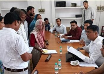 मैनपुरी संपूर्ण समाधान दिवस के अवसर पर तहसील सदर में जन-शिकायतें सुनते-जिलाधिकारी अंजनी कुमार सिंह…