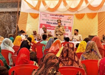 करहल मिशन शक्ति फेज-5 के तहत महिलाओ व छात्राओं को सरकारी योजना व हेल्पलाइन नंबर से जागरूक किया…