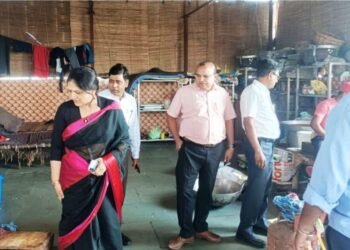 जनपद में दीपावली त्यौहार के दृष्टिगत मुख्य खाद्य सुरक्षा अधिकारी ए.के.पाठक के नेतृत्व में मिलावटी खाद्य पदार्थों के विरुद्ध अभियान…