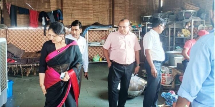 जनपद में दीपावली त्यौहार के दृष्टिगत मुख्य खाद्य सुरक्षा अधिकारी ए.के.पाठक के नेतृत्व में मिलावटी खाद्य पदार्थों के विरुद्ध अभियान…