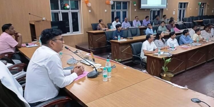 मैनपुरी फसल अवशेष जलाने से मिट्टी की सेहत खराब होने के साथ ही पर्यावरण प्रदूषण पर भी पड़ता है विपरीत असर- अंजनी कुमार…..