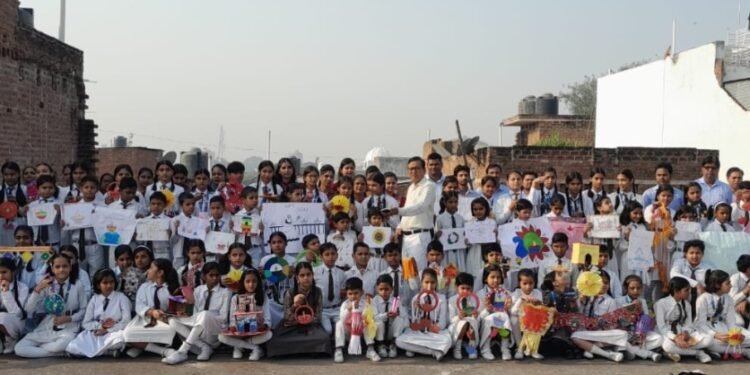 करहल संत विवेकानंद ग्रुप आफ स्कूल के सभी विद्यालयों में धनतेरस के पावन पर्व पर विद्यालय में घर सजाने हेतु छात्र/छात्राओं ने विभिन्न प्रकार के मॉडल बनाकर अपनी प्रतिभा दिखाई…