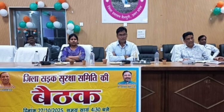 जिलाधिकारी अंजनी कुमार सिंह ने जिला सड़क सुरक्षा समिति की बैठक…