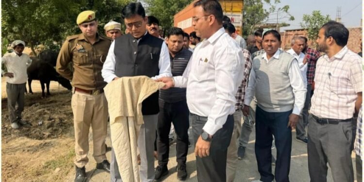 मैनपुरी अनाधिकृत कब्जा करने वालों पर होगी कठोर कार्रवाई जिलाधिकारी अंजनी कुमार सिंह…