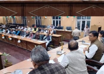 मैनपुरी भारत निर्वाचन आयोग द्वारा विधानसभा निर्वाचन क्षेत्र के मतदेय स्थलों के सम्माजन के संबंध में जिला निर्वाचन अधिकारी अंजनी कुमार सिंह ने विभिन्न राजनैतिक दलों के पदाधिकारी की मौजूदगी में संभाजन के संबंध में विस्तृत चर्चा की गई।