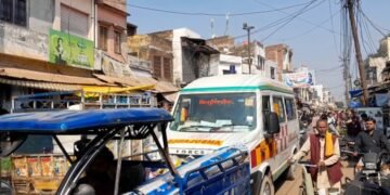 करहल के झाम से जुझती इमरजेंसी 102 एम्बुलेंस बजाती रही सायरन,और लोग हो रहे परेशान जिम्मेदार अधिकारी व प्रशासन मौन !