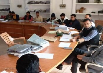 मैनपुरी डिजिटलाइजेशन कार्य में बूथ लेवल एजेंट के सहयोग के संबंध में जिला निर्वाचन अधिकारी अंजनी कुमार सिंह ने मान्यता प्राप्त राष्ट्रीय,राज्यीय दलों के प्रतिनिधियों से कहा।