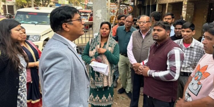 करहल पुनरीक्षण कार्य के दौरान जिन मतदाताओं की मृत्यु हो चुकी है,जो स्थाई रूप से निवास स्थान छोड़ कर चले गये हैं, उन पर विशेष फोकस किया जाये- जिलाधिकारी अंजनी कुमार सिंह