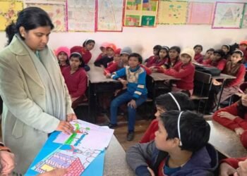 मैनपुरी कस्तूरबा गाँधी बालिका विद्यालय,भोगाँव का औचक निरीक्षण किया-मुख्य विकास अधिकारी नेहा बंधु !