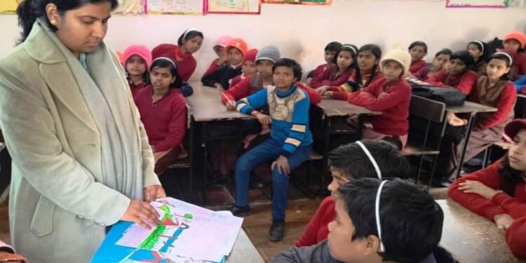 मैनपुरी कस्तूरबा गाँधी बालिका विद्यालय,भोगाँव का औचक निरीक्षण किया-मुख्य विकास अधिकारी नेहा बंधु !