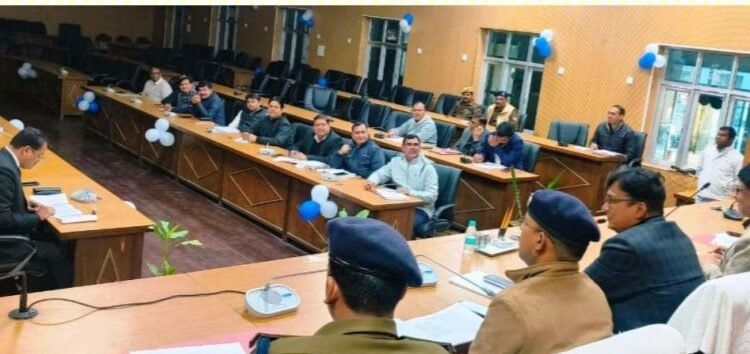 मैनपुरी-घने कोहरे को लेकर सख्त निर्देश,सड़क सुरक्षा समिति की बैठक में परिवहन,लोक निर्माण एवं पुलिस विभाग के अधिकारियों को निर्देश दिए-जिलाधिकारी अंजनी कुमार सिंह !