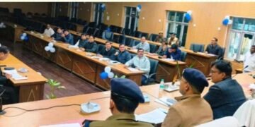 मैनपुरी घने कोहरे में सड़क सुरक्षा को लेकर सख्त निर्देश,सड़क सुरक्षा समिति की बैठक में परिवहन,लोक निर्माण एवं पुलिस विभाग के अधिकारियों को निर्देश दिए-जिलाधिकारी अंजनी कुमार सिंह !