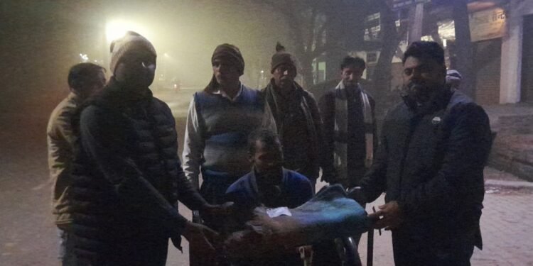 करहल कड़ाके की ठंड में प्रशासन की पहल,जरूरतमंदों को वितरित किए कंबल!