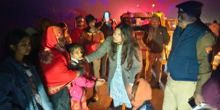 मैनपुरी-आगरा लखनऊ एक्सप्रेस वे के माइल स्टोन 82.700 पर हुआ हादसा !