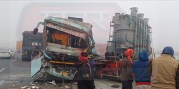 मैनपुरी-एनएच–2 पर बस–ट्रेलर की टक्कर,सात यात्री घायल,सैफई पीजीआई रेफर !