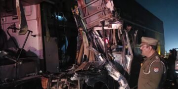 मैनपुरी-आगरा-लखनऊ एक्सप्रेसवे पर बस दिल्ली से गोरखपुर जा रही थी,बस दुर्घटनाग्रस्त 8 यात्री घायल !