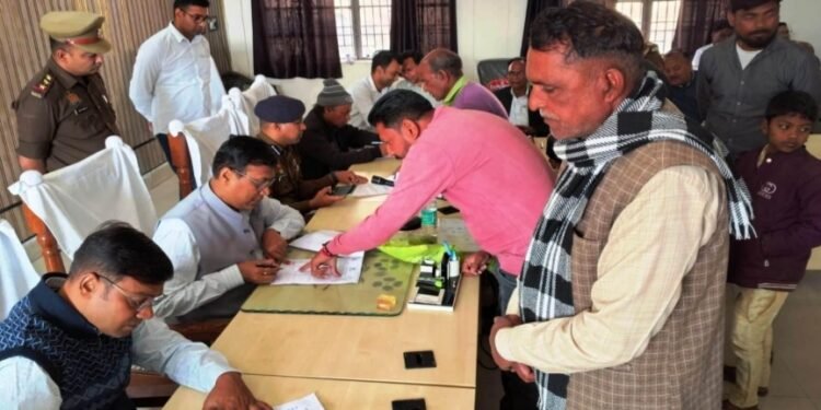 मैनपुरी-आवंटित पट्टों पर पट्टेदार ही रहें काबिज,किसी भी लेखपाल क्षेत्र में सार्वजनिक भूमि पर न हो अवैध अतिक्रमण- जिलाधिकारी अंजनी कुमार।