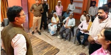 मैनपुरी-फार्मर रजिस्ट्री में लापरवाही बरतने पर मंछना के लेखपाल को सस्पेंड करने के दिये निर्देश- जिलाधिकारी अंजनी कुमार सिंह ।