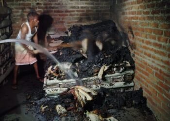 मैनपुरी-करहल चौधरी टेंट हाउस की गोदाम मे लगी आग,लाखों की कारपेट जलकर खाक,कड़ी मशक्कत से पाया काबू ।