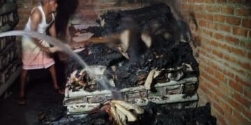 मैनपुरी-करहल चौधरी टेंट हाउस की गोदाम मे लगी आग,लाखों की कारपेट जलकर खाक,कड़ी मशक्कत से पाया काबू ।