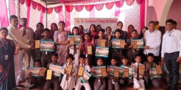 मैनपुरी-करहल संत विवेकानंद स्कूल में वार्षिक परीक्षा परिणाम वितरण समारोह आयोजित किया गया।