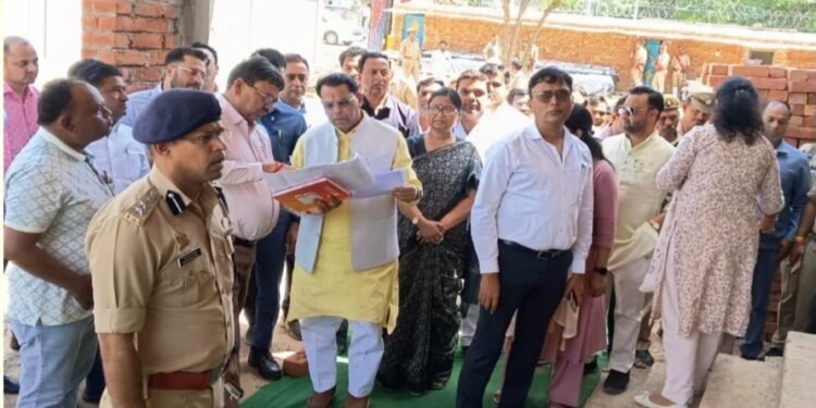 मैनपुरी-प्रभारी मंत्री नरेन्द्र कश्यप ने साइबर थाने और गेहूं क्रय केंद्रों का निरीक्षण किया ।