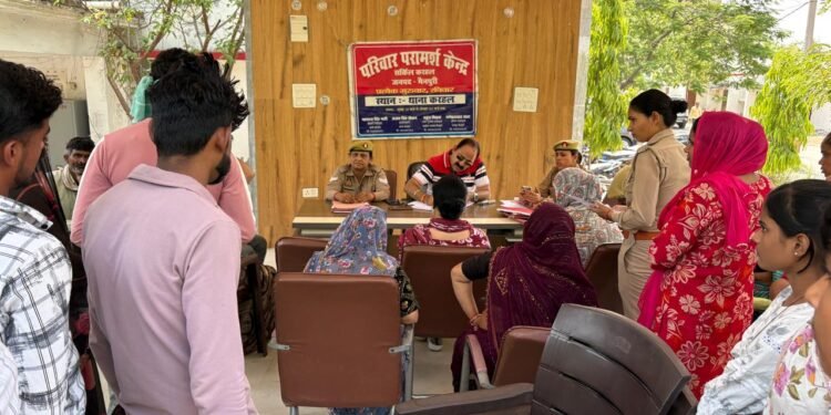 मैनपुरी-करहल परिवार परामर्श केंद्र ने बचाए 5 आशियाने,6 में से 5 दंपति में हुई सुलह,हंसी-खुशी लौटे घर ।