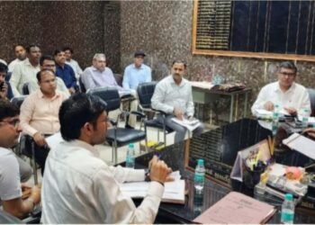 मैनपुरी-फर्रुखाबाद लिंक एक्सप्रेस-वे:भूमि अधिग्रहण की धीमी रफ्तार पर DM सख्त,एक सप्ताह में सुधार के निर्देश ।