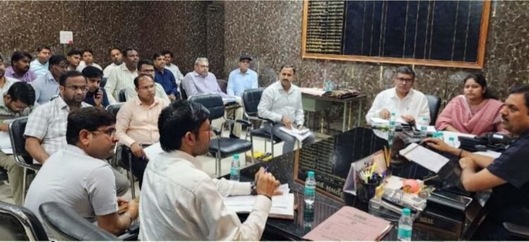 मैनपुरी-फर्रुखाबाद लिंक एक्सप्रेस-वे:भूमि अधिग्रहण की धीमी रफ्तार पर DM सख्त,एक सप्ताह में सुधार के निर्देश ।