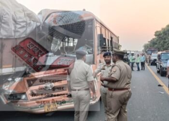 मैनपुरी-करहल आगरा-लखनऊ एक्सप्रेस-वे पर भीषण हादसा,सोनौली डिपो की बस ट्रक से टकराई, संतकबीरनगर के यात्री की मौत,22 घायल ।