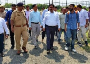 मैनपुरी-भोगांव में ‘मिशन समाधान’ DM इंद्रमणि त्रिपाठी का अल्टीमेटम,बोले-3 दिन में NOC दो,बिजली-सुरक्षा सुधार धरातल पर दिखाओ।