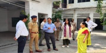 मैनपुरी-DM-SP ने किया 11 केंद्रों का भ्रमण,CCTV-जनरेटर से कड़ी निगरानी,तलाशी के बाद प्रवेश ।