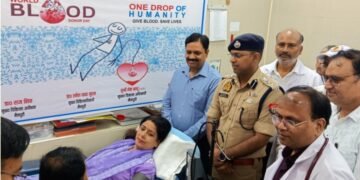 मैनपुरी-DM-SP ने जिला अस्पताल में शिविर शुरू किया,26 बार रक्तदान करने वाले मानवेन्द्र सहित दर्जनों रक्तदाता सम्मानित ।